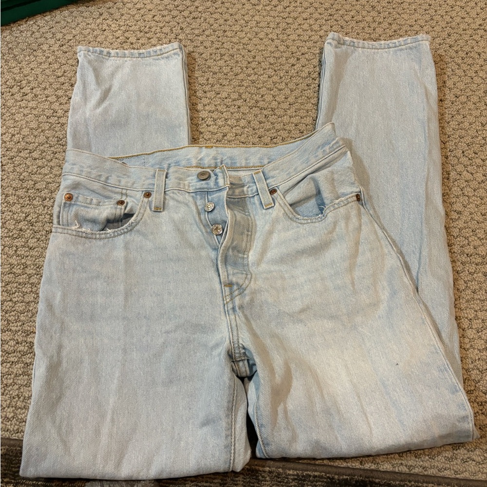 Light wash Levi’s